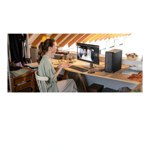 HP OmniDesk Desktop AMD Ryzen 3 8300G 8GB DDR5 SSD-3