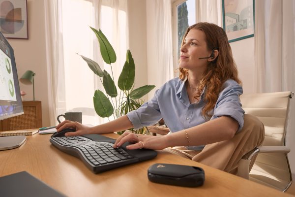 Poly Voyager Legend 50 Wireless Noise Cancelling Headset-7